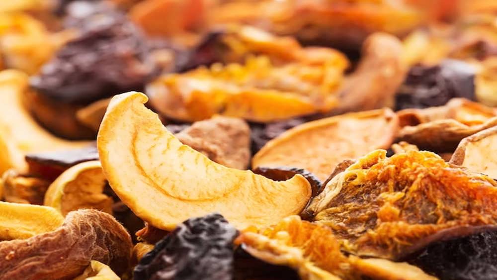 میوه های خشک حاوی قند طبیعی و کالری بالایی هستند