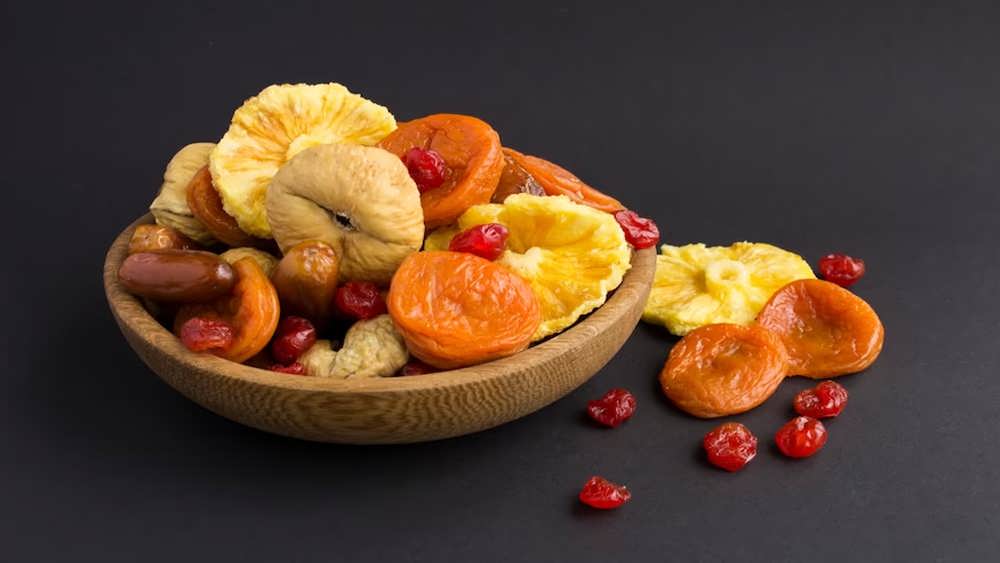 از میوه های خشک با شکر اضافه شده خودداری کنید (میوه های شیرین)